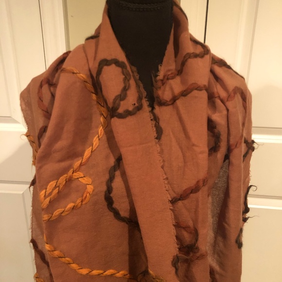 RENEE’S New York scarf great fall color - Picture 1 of 2